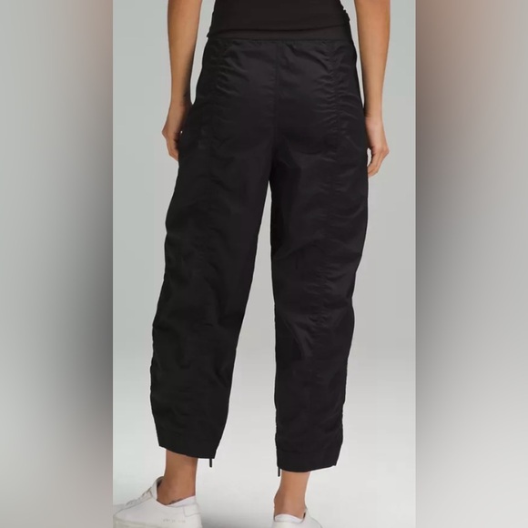 LULULEMON MID RISE RUCHED CROP - Picture 2 of 7